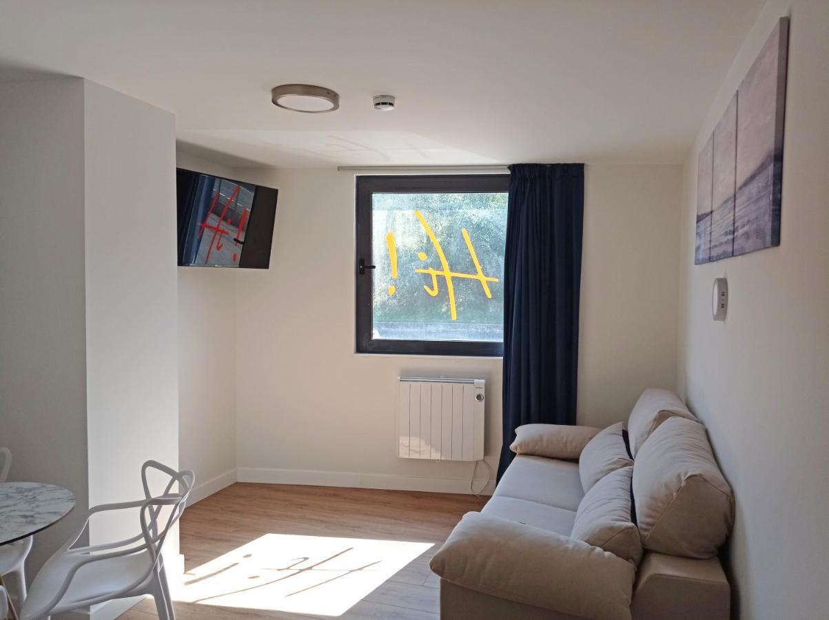 Apartamentos Hi Apartaments Santander 3000 มาลีอันโย ภายนอก รูปภาพ